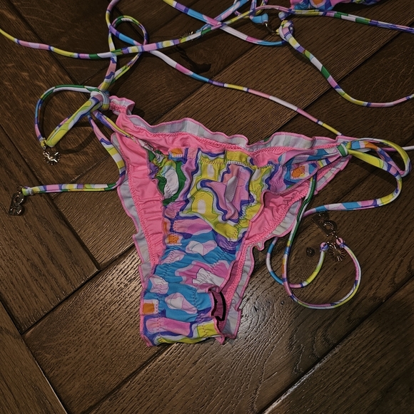 Blackbough Ruffle Bikini - Picture 2 of 8